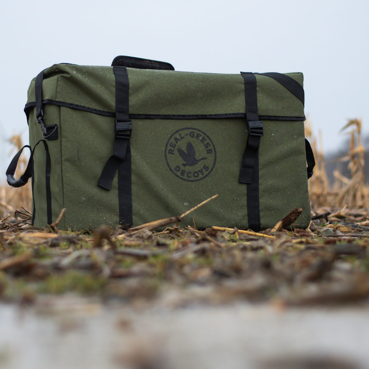 NEW AND IMPROVED TOTE BAG! The Real-Geese team has spent over a year developing and changing the way these bags work. This bag comes to you able to carry up to 6 dozen of our shadow series decoys comfortably over your shoulder. The over-the-shoulder nylon