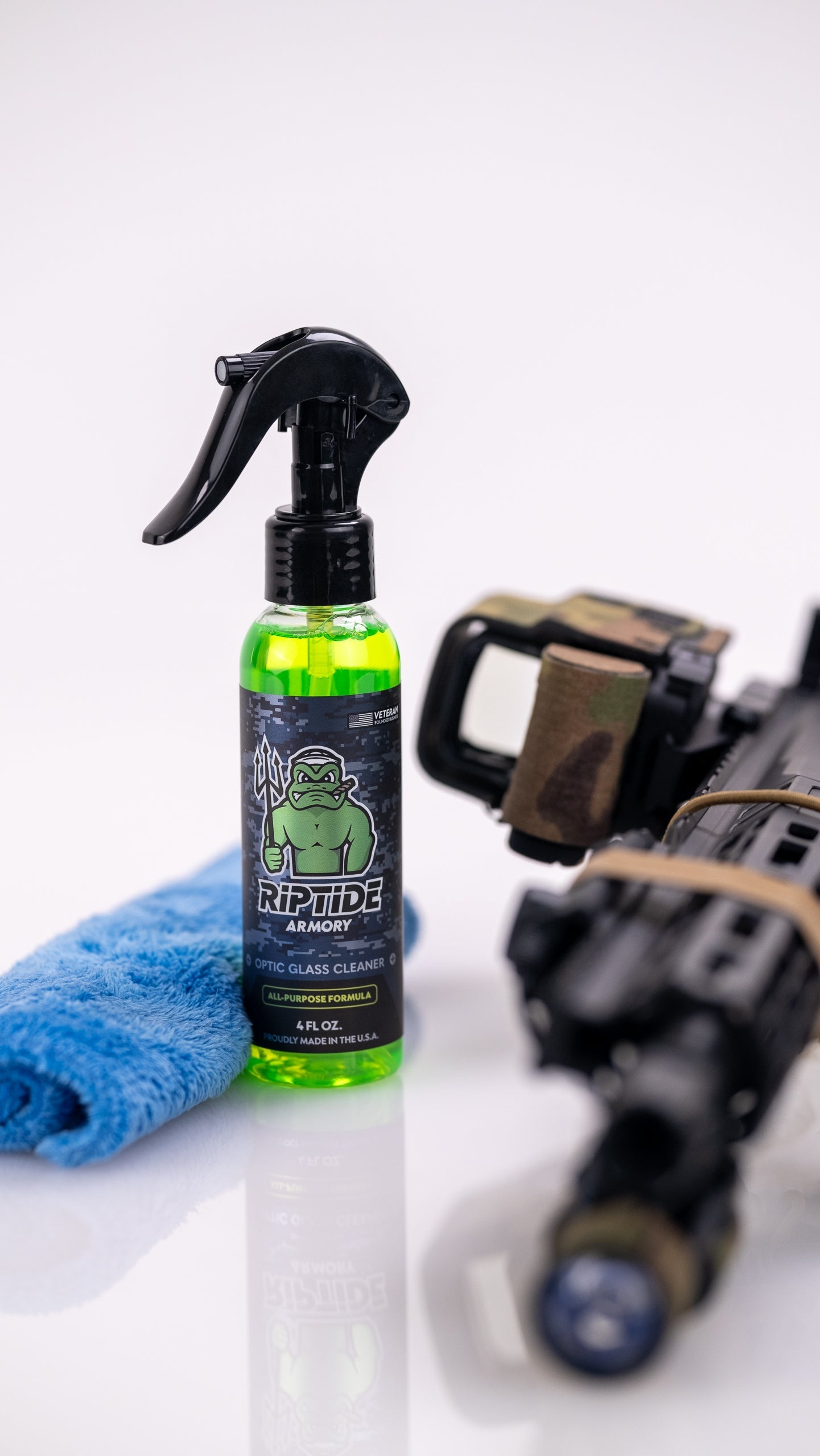 This 500 GSM 8" x 8" Microfiber towel is the highest quality glass and accessory towel on the market. The ideal for use is not just for glass, but smaller tasks like polishing chrome, mirrors, shiny metals, and other delicate items. Pair with our Optic Gl