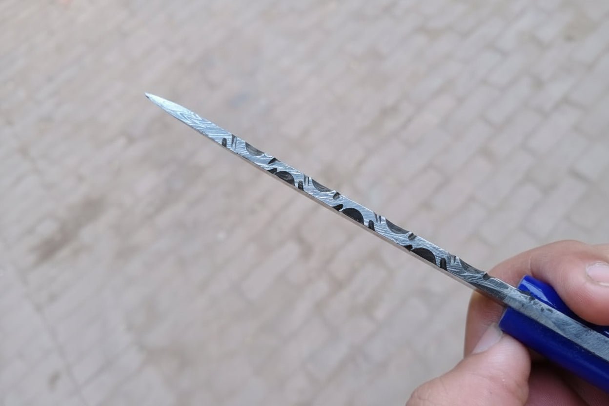 Fixed blade Hunting Skinner Knife by JW SteelCrafts.